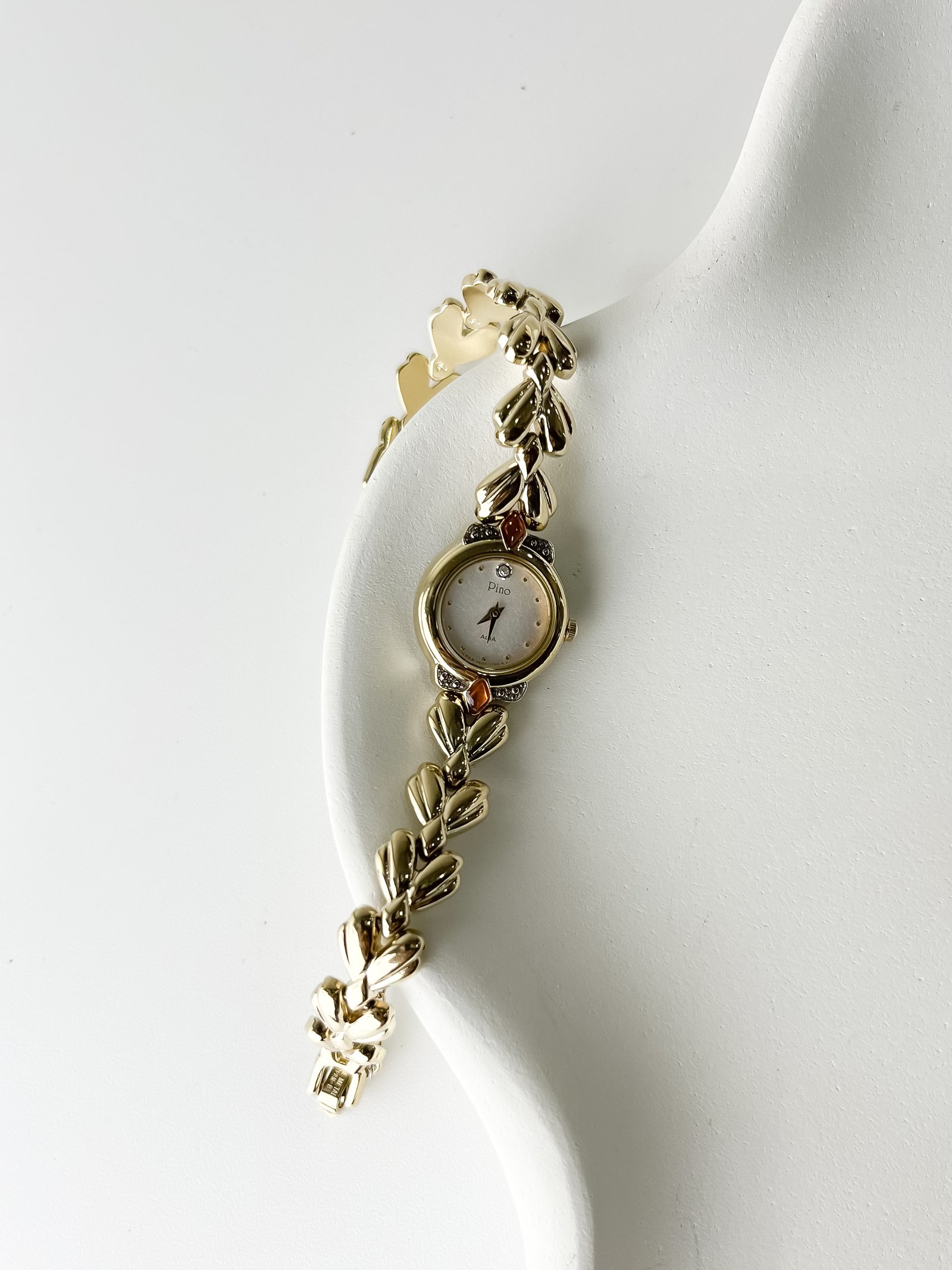 Alba 'The Architectural Frost-Rib'