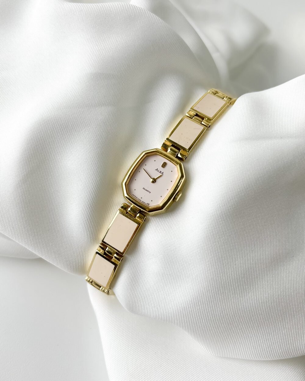 Alba ‘The Architectural Tiered Aurum’