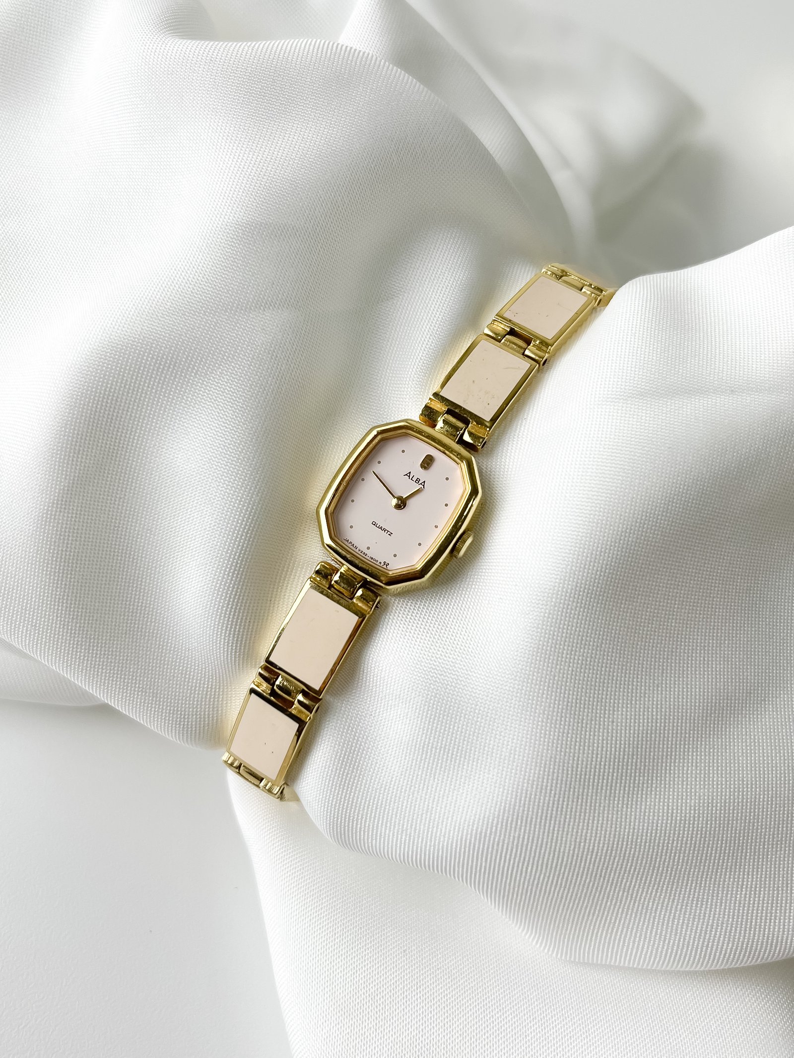 Alba 'The Architectural Tiered Aurum'