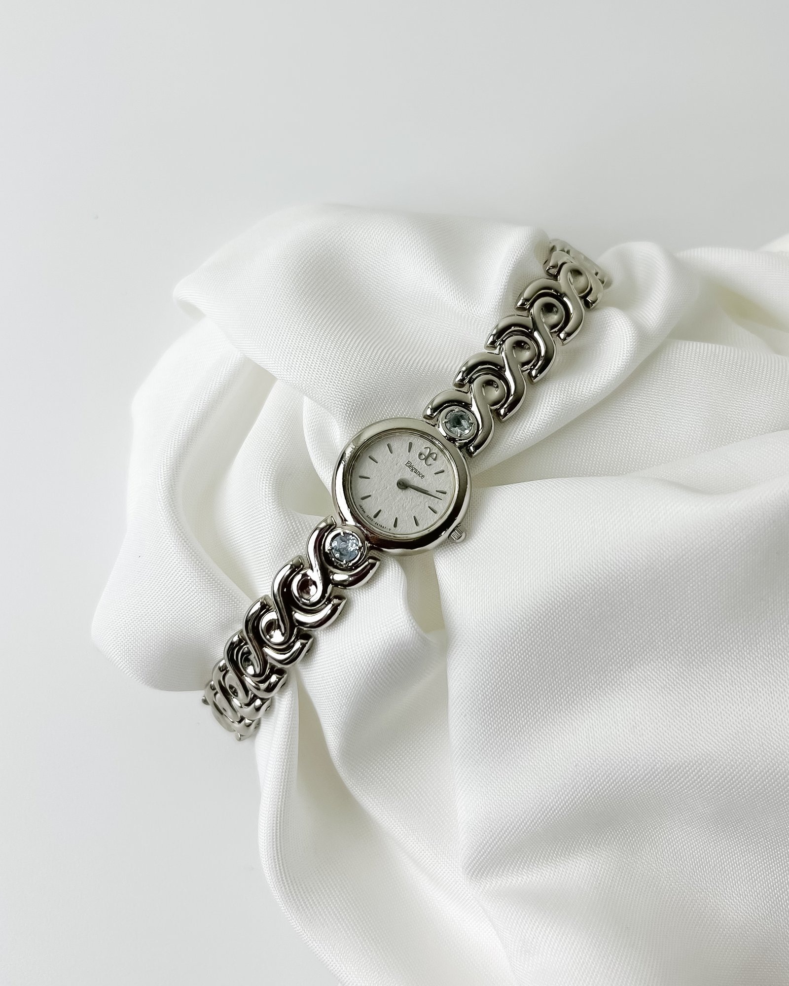 ELEGANCE 'The Sterling Frost Character'